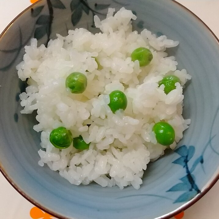 お豆は後乗せします、鞘を入れて炊く我が家の豆ご飯♫